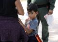 Abogados aseguran que niños migrantes corren peligro en centro de Texas