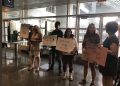 Liberan a niñas estadounidenses retenidas por inmigración en aeropuerto de Chicago