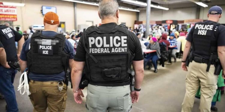 300 inmigrantes detenidos en redadas en Mississippi ya fueron liberados