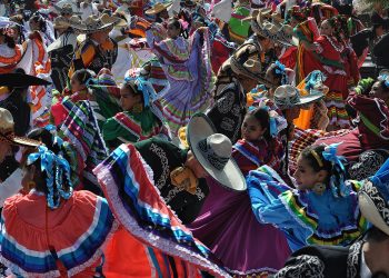 Jalisco presenta baile folclórico masivo y rompe Récord Guinness