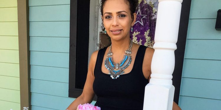 Mexicana cumple su sueño un vestido a la vez