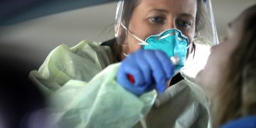 El gobernador Lee anuncia pruebas COVID-19 gratuitas para todos