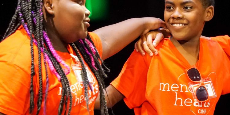 Mending Hearts: Alivio para el alma a través de las artes