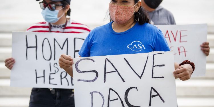 El Supremo mantiene vigente DACA y abre la puerta a más jóvenes inmigrantes