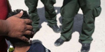 Estados Unidos deporta a 8,800 niños migrantes no acompañados en la frontera