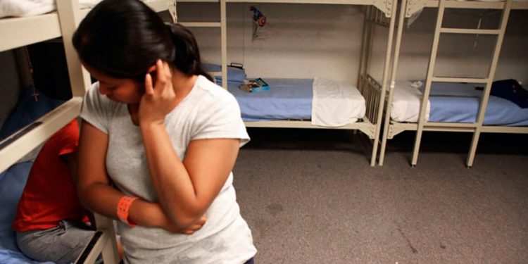 Denuncian esterilizaciones forzadas a migrantes detenidas por ICE