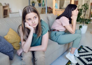 Anticonceptivos: La conversación incómoda que muchos padres evaden