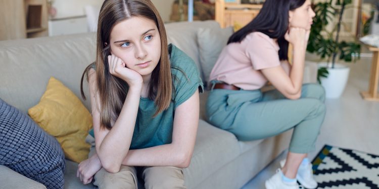 Anticonceptivos: La conversación incómoda que muchos padres evaden